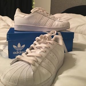all white adidas superstars size 7.5
